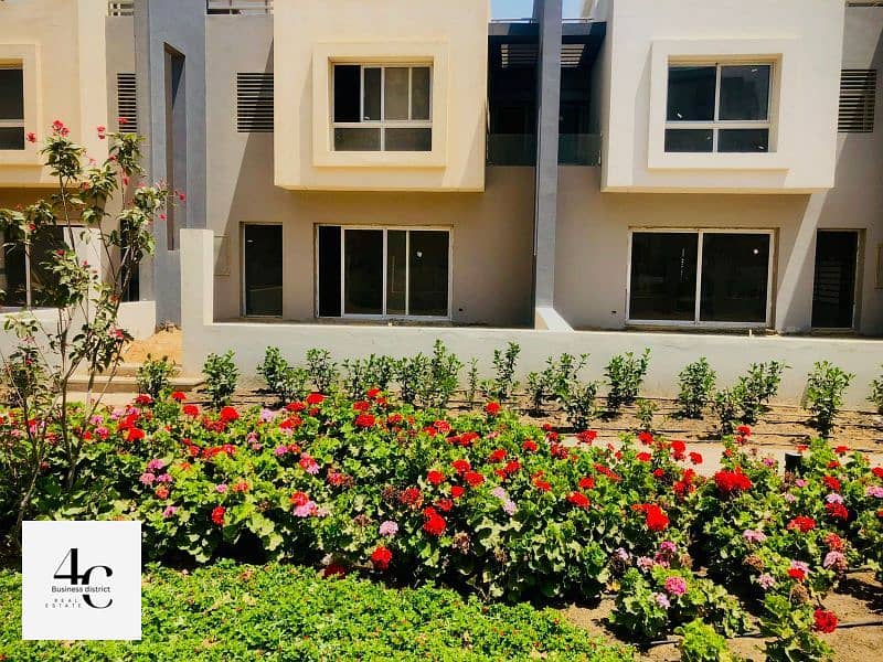 Town house 208m  for sale in Hyde Park  with down payment and installments, View Landscape. 3