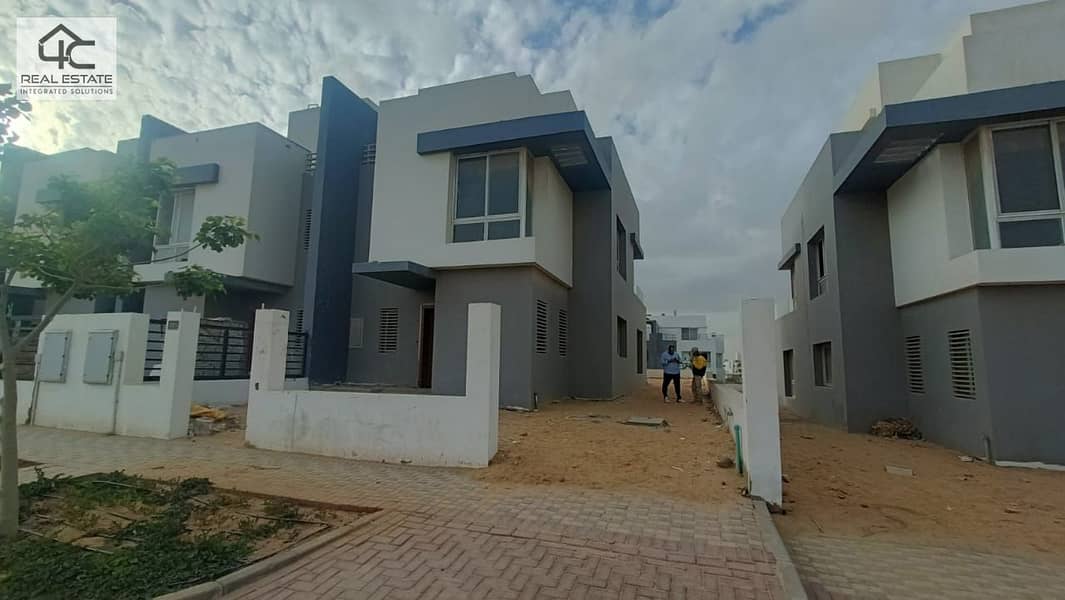 Twin house 300m + 250m in Hyde Park  immediate delivery view landscape 3