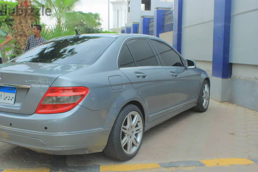 مرسيدس بنز سي 180 2009 Mercedes-Benz C180 1