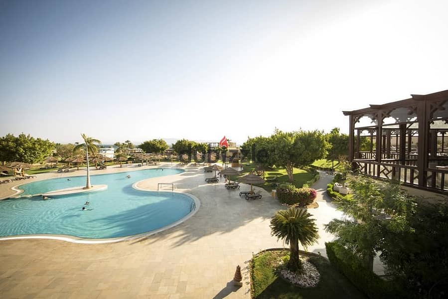 Own a Duplex Lodge with a Garden Directly by the Sea in Soma Bay, Hurghada 9