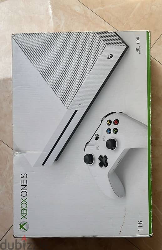 جهاز  x Box one بحالة ممتازة  و معاه زراعين و Kinect 6