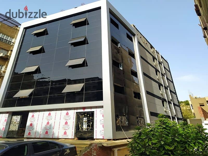 For sale, a completely administrative building, 450 square meters, ground floor and fifth floor in Maadi, the location is very special, at a price for 1