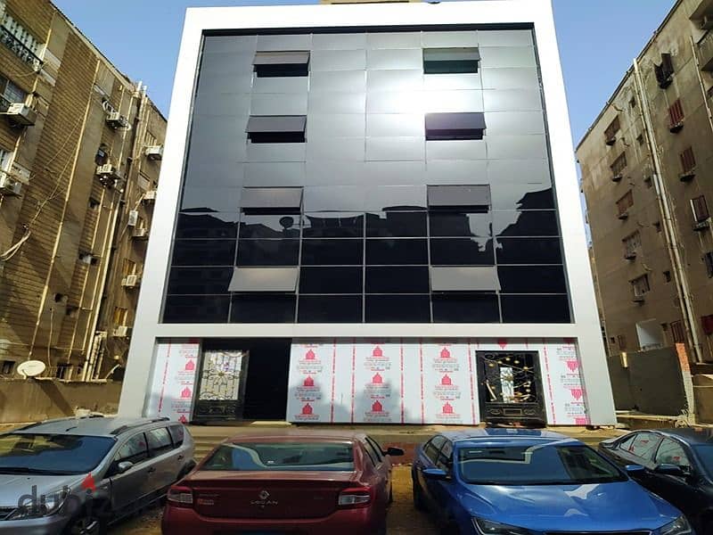 For sale, a completely administrative building, 450 square meters, ground floor and fifth floor in Maadi, the location is very special, at a price for 7