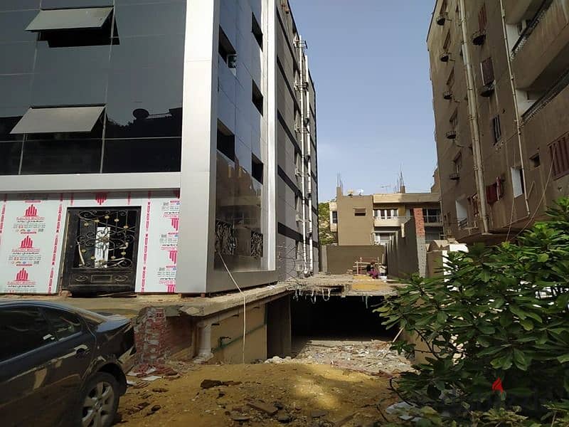 For sale, a completely administrative building, 450 square meters, ground floor and fifth floor in Maadi, the location is very special, at a price for 8