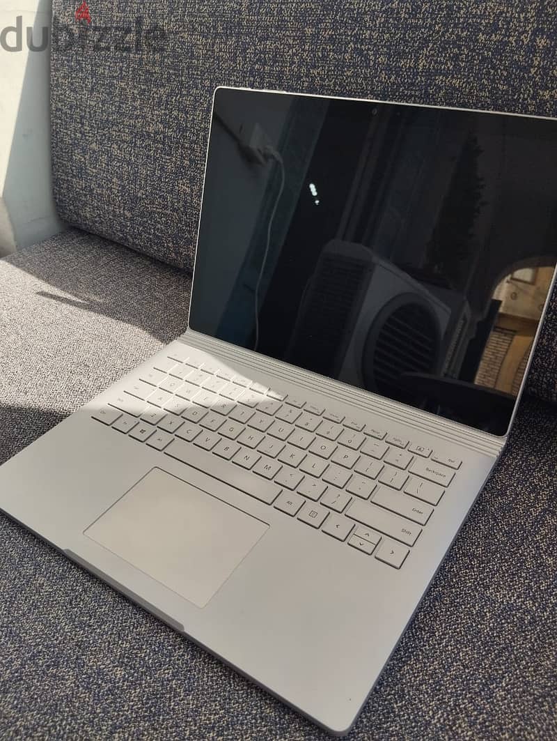 Surface book i7 16G ram Nvidia GTX 1050 512ssd 5