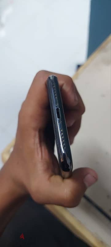 للبدل بحاجه اعلي من غير فرقiPhone X 3