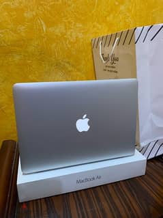 ‏Mac book Air 2015 استعمال خفيف مشترى من امريكا  وبجميع اغراضه