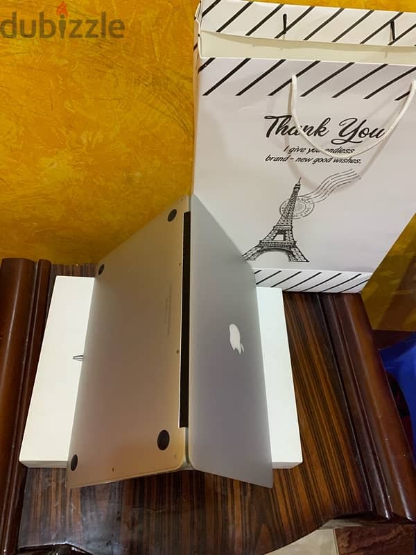 ‏Mac book Air 2015 استعمال خفيف مشترى من امريكا  وبجميع اغراضه 4