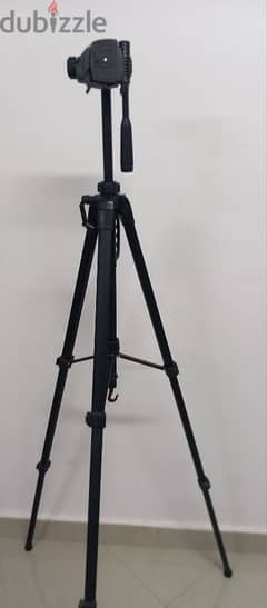 tripod حامل للكاميرا للتصوير الاحترافي و الشخصي 0