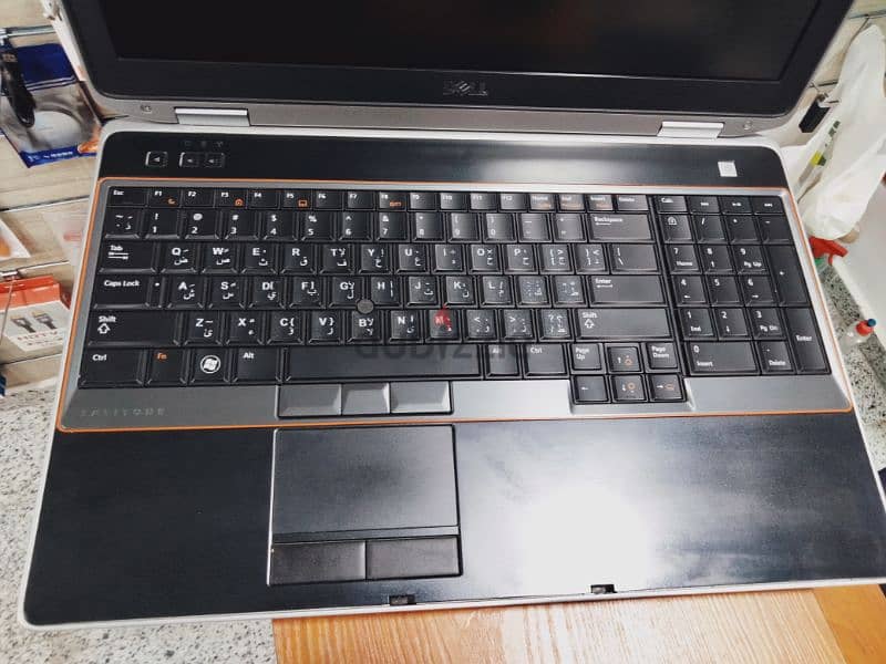 Dell Latitude E6520 بحالته 2