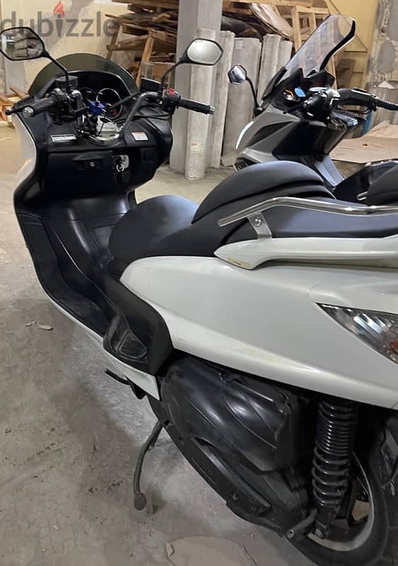 Yamaha majesty scooter 400 5