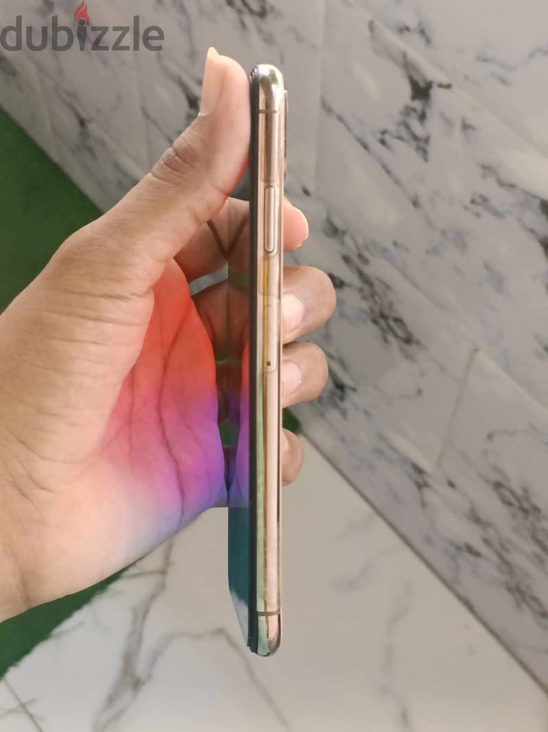 IPhone xs max 64 giga gold بيع بدل 6