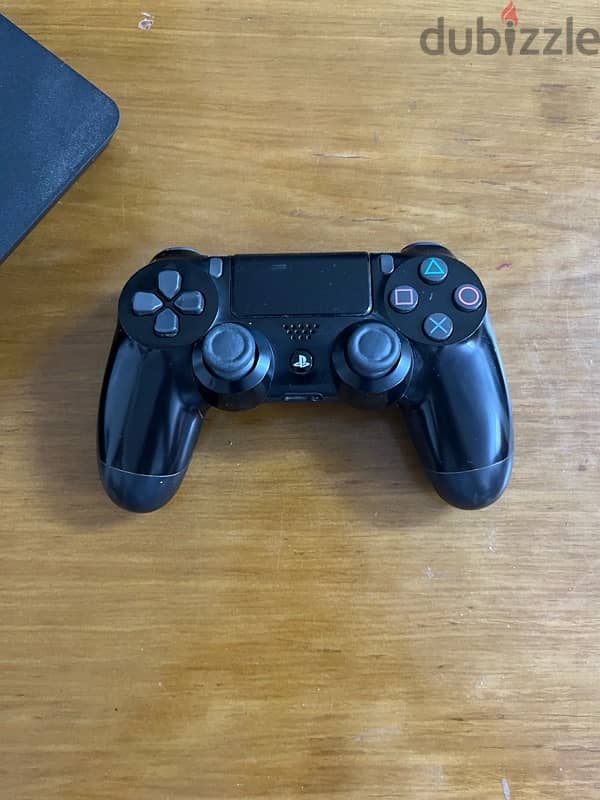 PlayStation 4 slim 3