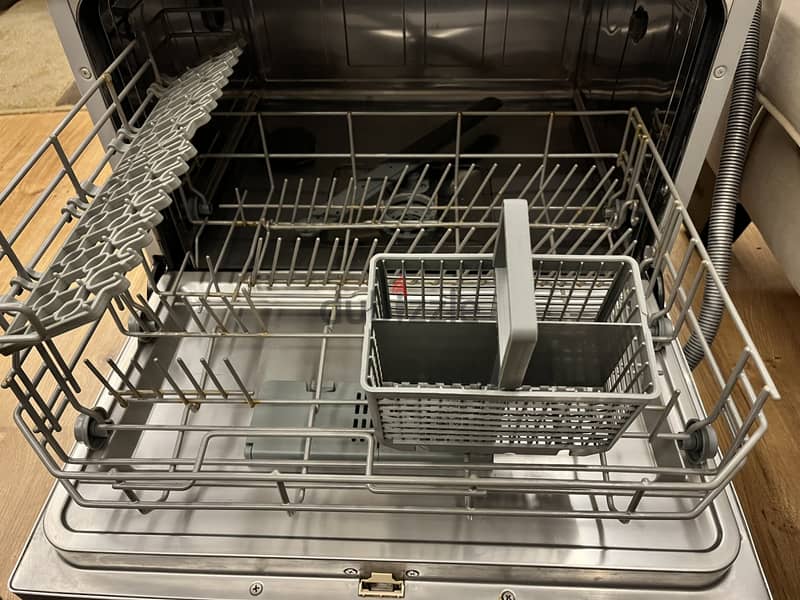 Dishwasher for sale model WPD 6ES and 6Ew 5