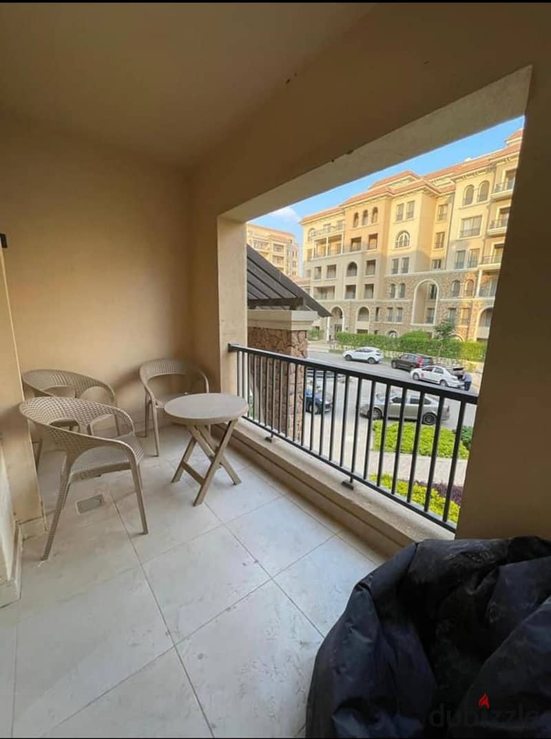 For sale, an apartment with immediate receipt, fully finished, in the heart of the Fifth Settlement, next to the AUC, in the 90 Avanue 5