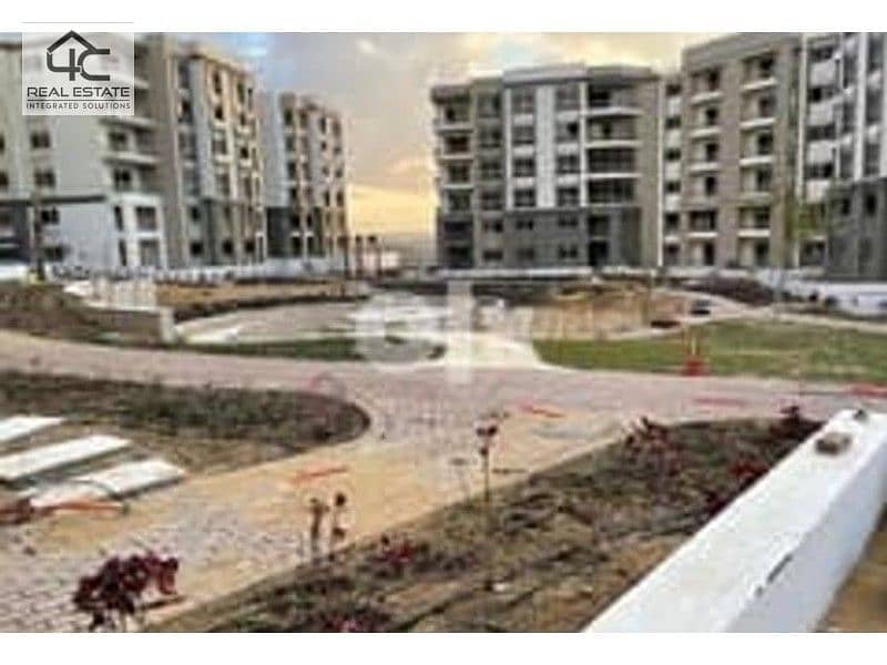 Apartment for sale at the old price for quick sale and in installments the view is open to the largest landscape area,price including maintenance 0