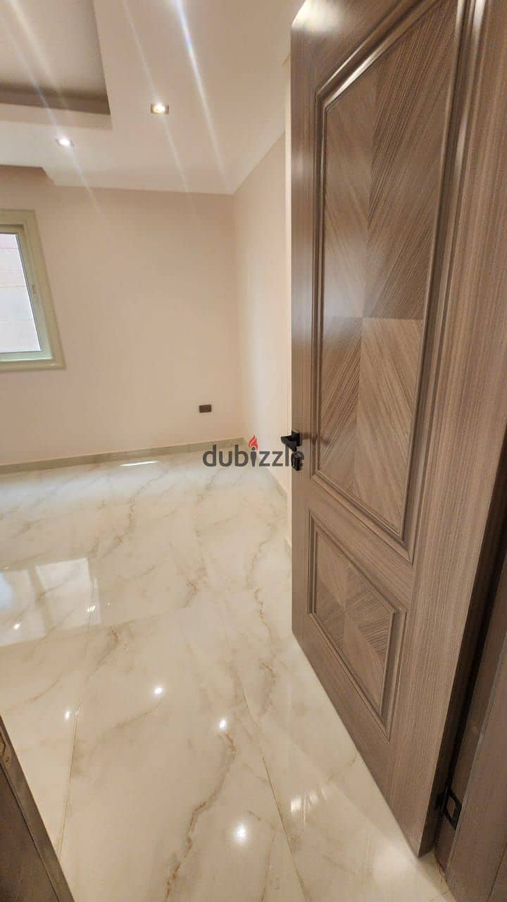 Apartment 240 m for rent, suitable for administrative headquarters in the main Revolution Street 7