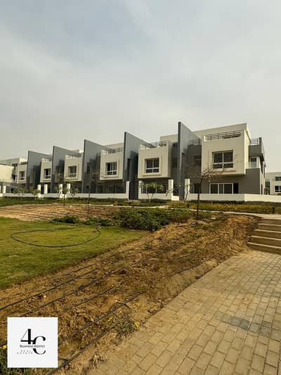 Modern Townhouse 250m best View Landscape For Sale 5 Rooms, ready to move With Installments In Hyde Park