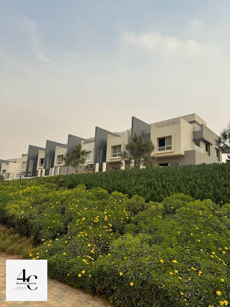 Modern Townhouse 250m best View Landscape For Sale 5 Rooms, ready to move With Installments In Hyde Park 1