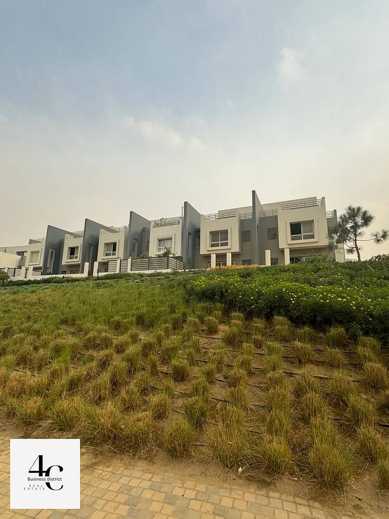 Modern Townhouse 250m best View Landscape For Sale 5 Rooms, ready to move With Installments In Hyde Park 2