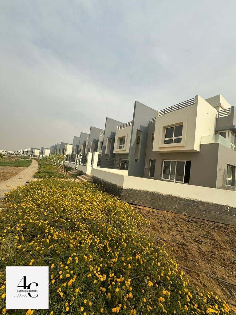 Modern Townhouse 250m best View Landscape For Sale 5 Rooms, ready to move With Installments In Hyde Park 3