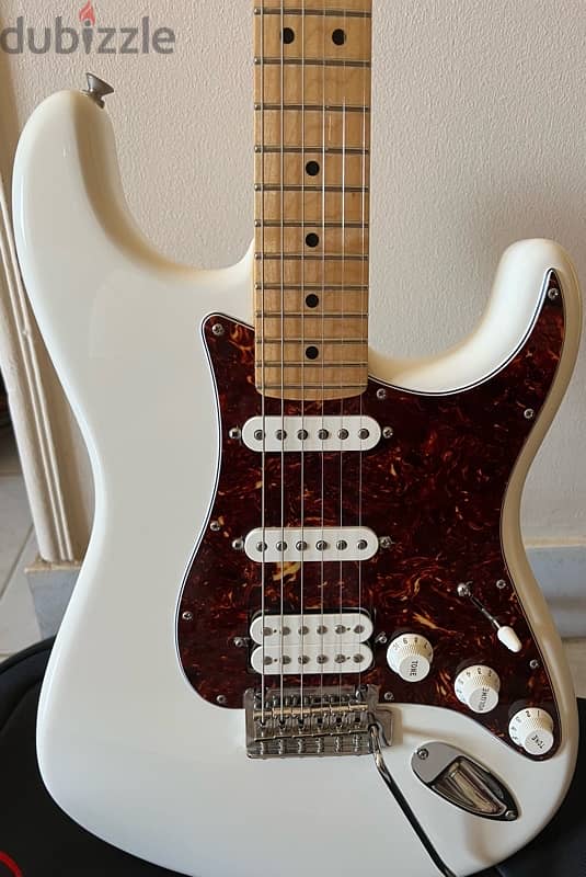 FENDER Player Stratocaster HSS, Maple Fingerboard Electric Guitar 1