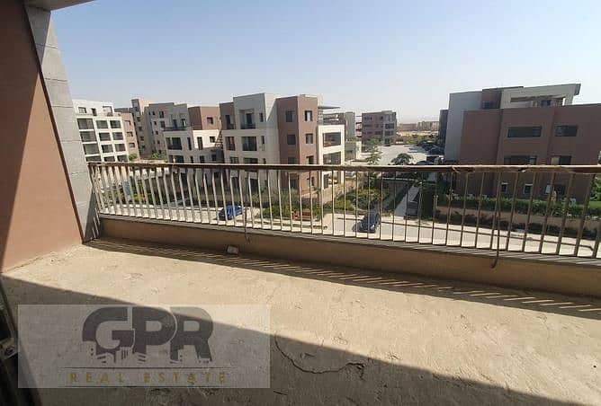 Ready to move town house villa for sale 258m with installments in District 5 New Cairo 30