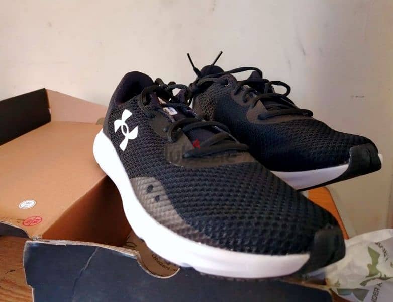 Under Armour running shoes - original from Dubai 1