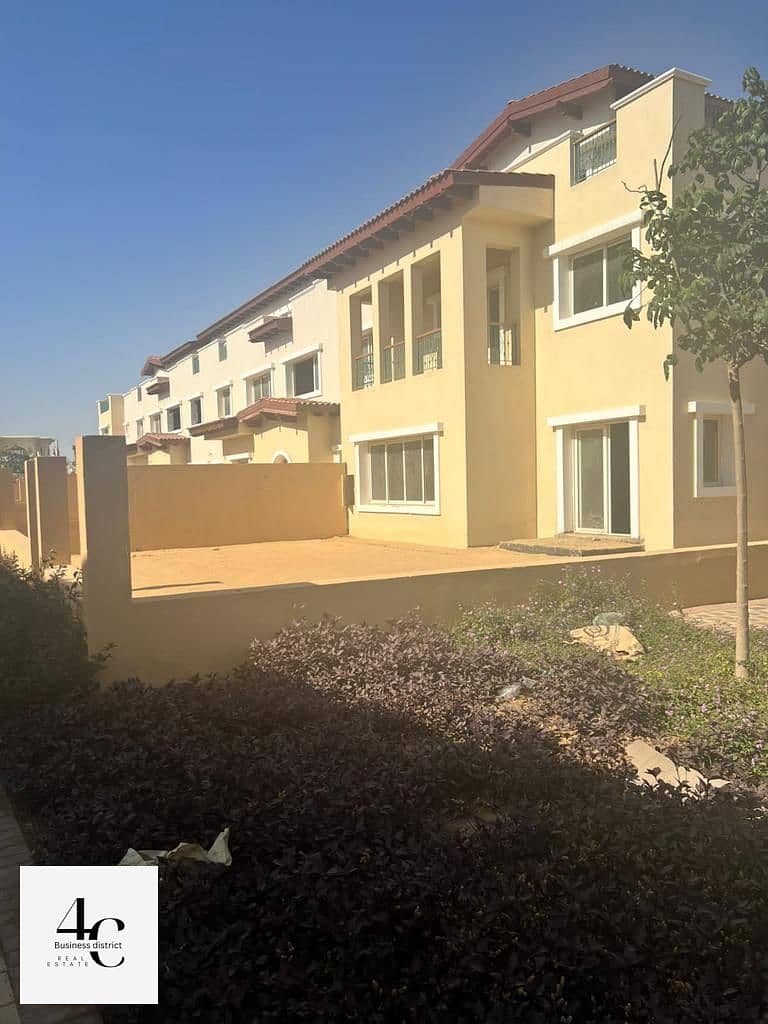 Town house 216m  for sale in Hyde Park  with down payment and installments, View Landscape. 2