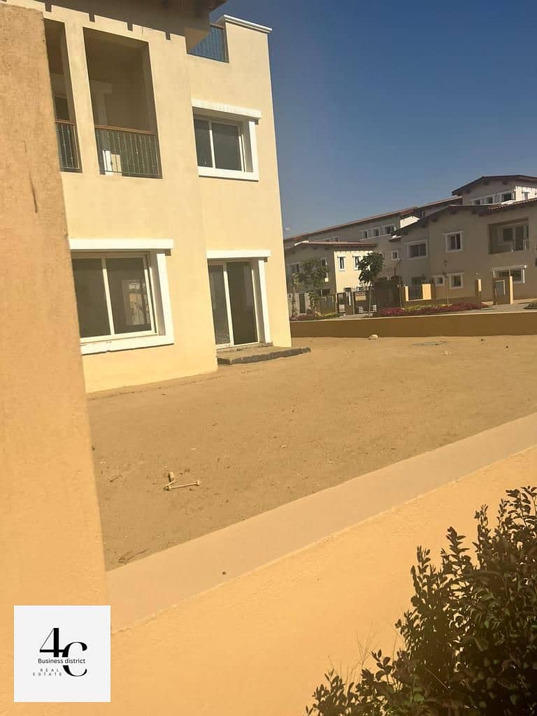 Town house 216m  for sale in Hyde Park  with down payment and installments, View Landscape. 4