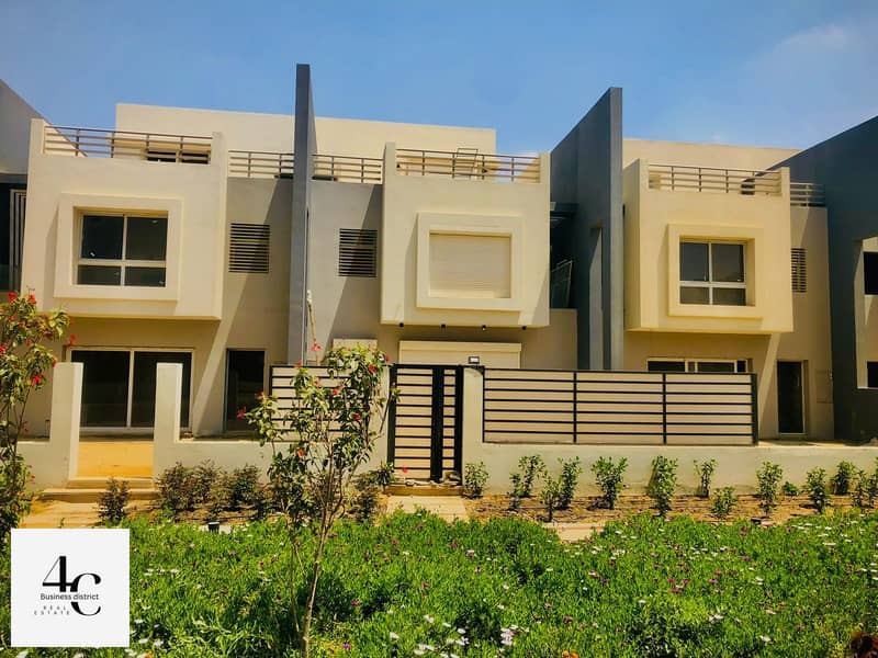 Town house 215m  for sale in Hyde Park  with down payment and installments, View Landscape. 4