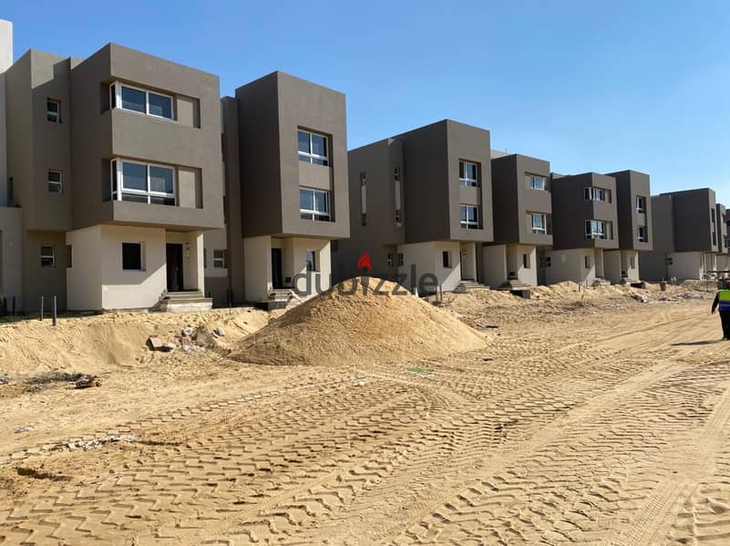 For sale, a 153-square-meter apartment on the ground floor with a 122-square-meter garden, Etapa Compound, Sheikh Zayed, immediate delivery, 23