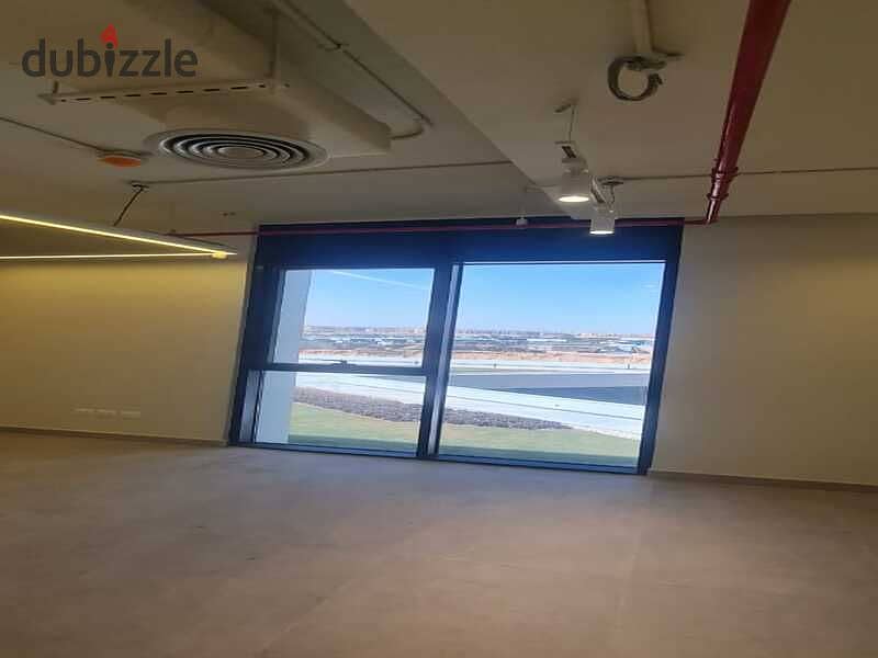 Office fully finished 128 sqm for rent in Hyde park with Ac's in a prime location 5