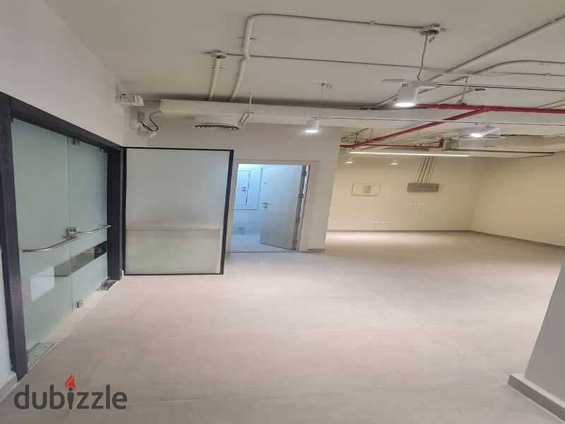 Office fully finished 128 sqm for rent in Hyde park with Ac's in a prime location 6