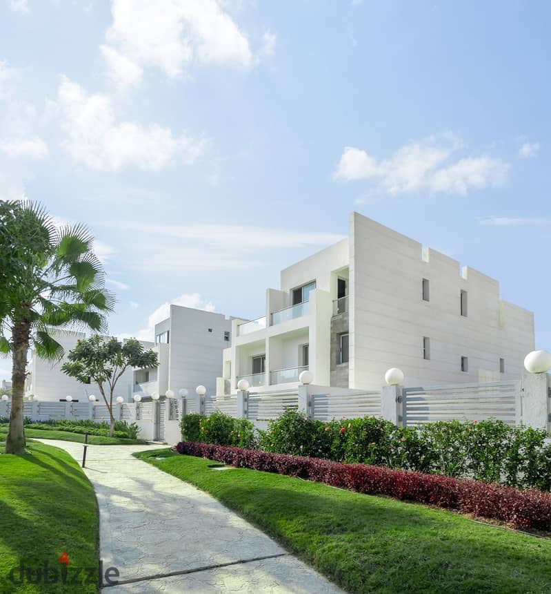 Move immediately into your dream villa with an area of 756 sqm, available with an installment plan. Located in a prime location in front of Galleria, 9