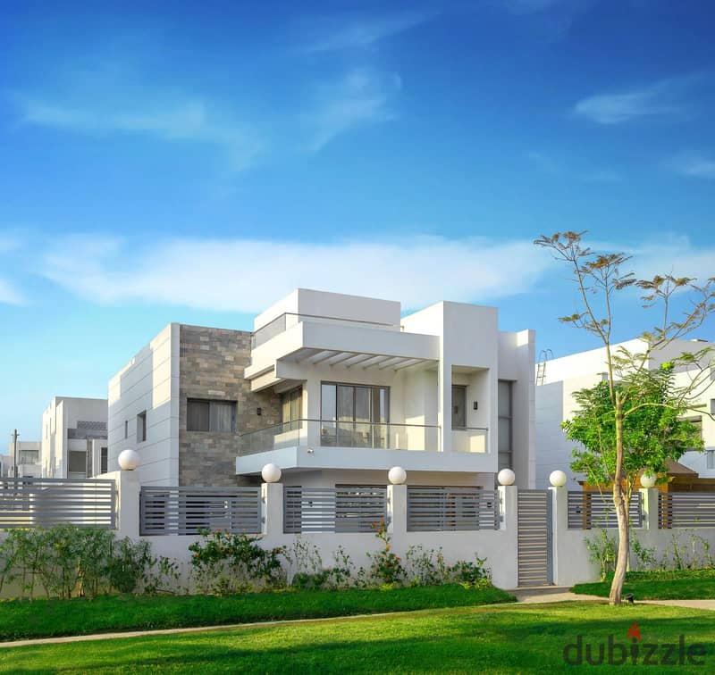 Move immediately into your dream villa with an area of 756 sqm, available with an installment plan. Located in a prime location in front of Galleria, 10