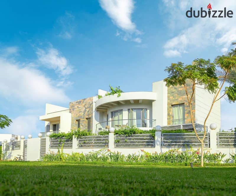 Move immediately into your dream villa with an area of 756 sqm, available with an installment plan. Located in a prime location in front of Galleria, 12