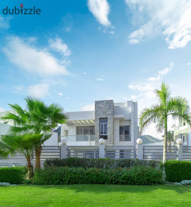 Move immediately into your dream villa with an area of 756 sqm, available with an installment plan. Located in a prime location in front of Galleria, 13