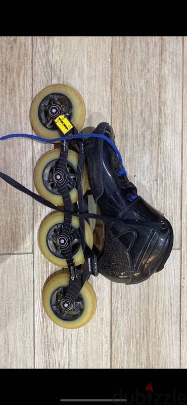 roller skates with helmet & gloves 1