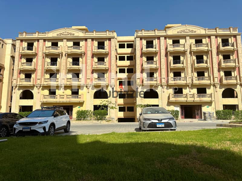 Apartment with immediate receipt in the Fifth Settlement, cash and installments, in a compound 8