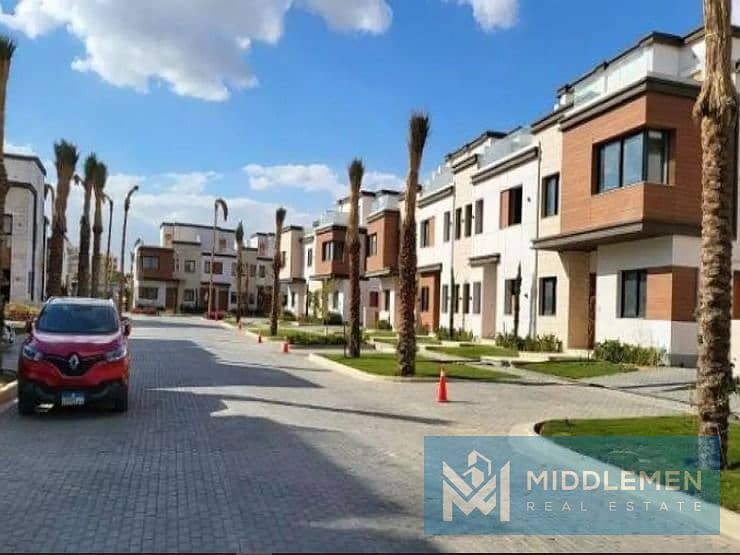 town house middle 225m delivered 2024 open view in azzar 2 new cairo 4