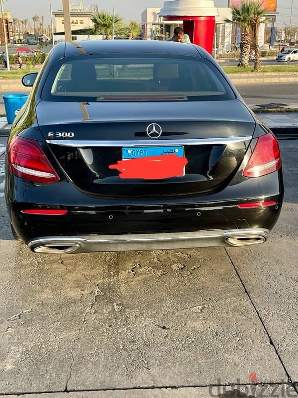 Mercedes E300 Exclusive, 2020, Black x Brown, 5,400 KM 4