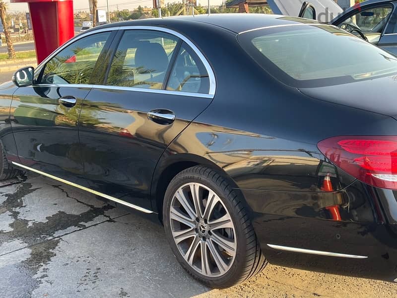 Mercedes E300 Exclusive, 2020, Black x Brown, 5,400 KM 3