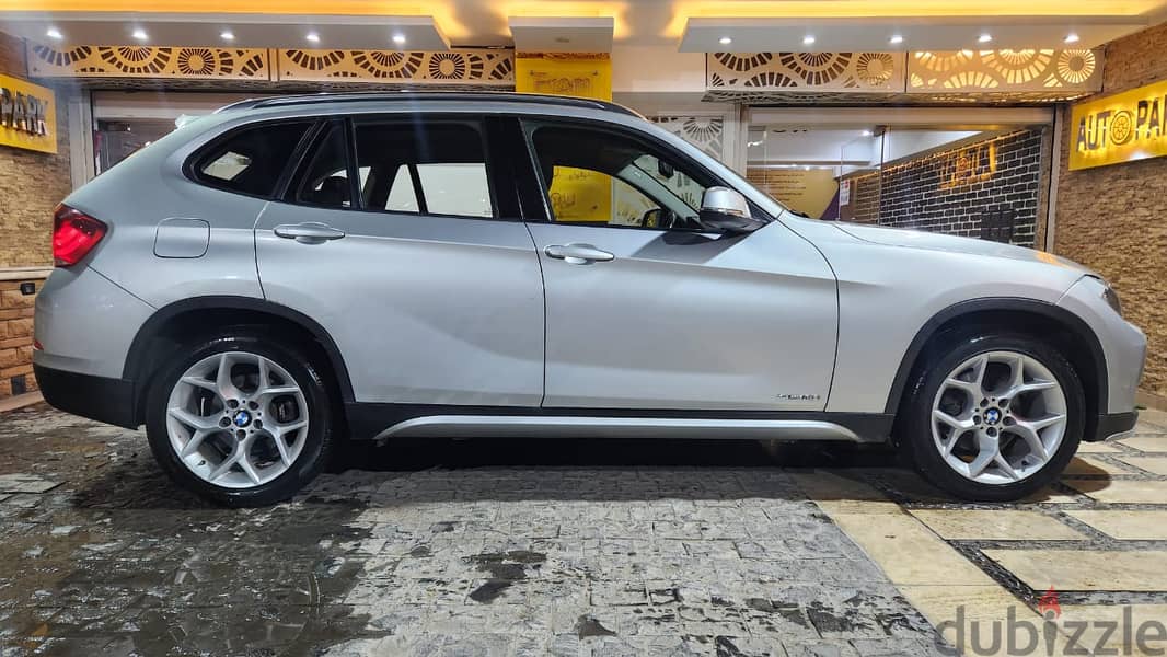 BMW X1 2013  فابريكا بالكامل عدا رفرف 9