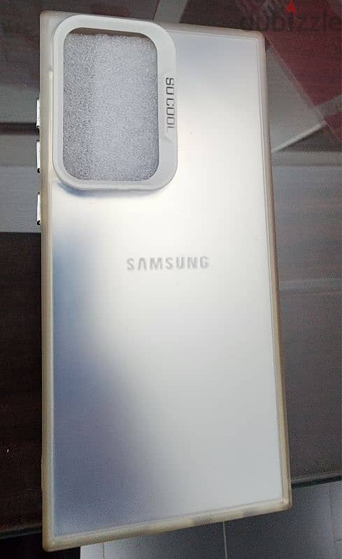 Samsung S22 ultra . . dual sim burgundy color 256 Gb . . 12 gb ram 3