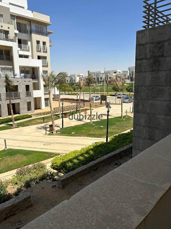 For sale, a two-bedroom apartment + garden, 42 m, in Hyde Park, near Ain Sokhna Road and La Vista Compound 1