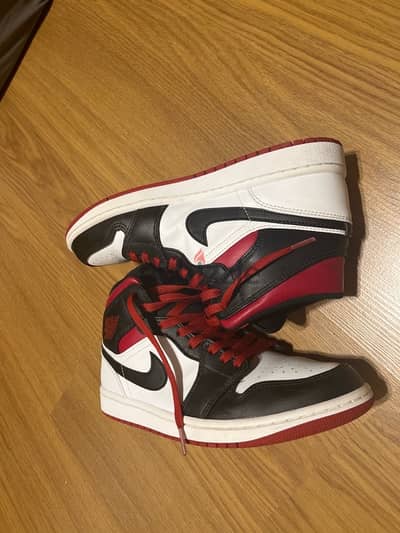 NIKE/ red and black