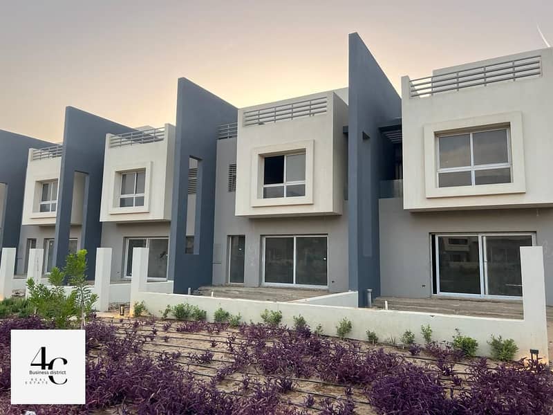 For sale, the lowest price, a fully finished townhouse 197m  in Hyde Park, directly on the park, ready to move 5