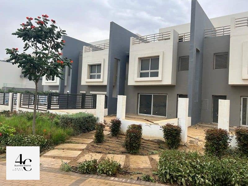 For sale, the lowest price, a fully finished townhouse 197m  in Hyde Park, directly on the park, ready to move 7