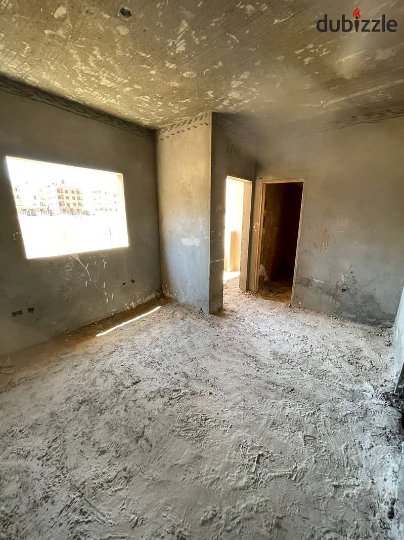 Duplex for sale in Fifth settlement next to Hyde Park and next to Katameya Dunes Ground area 95 First 160 Garden 100 meters 3 bedrooms, 3 bath 12